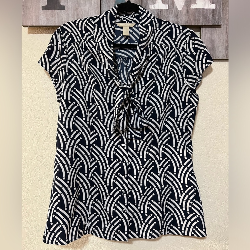Banana Republic Women’s Printed Blue/White Bow Blouse, size 14